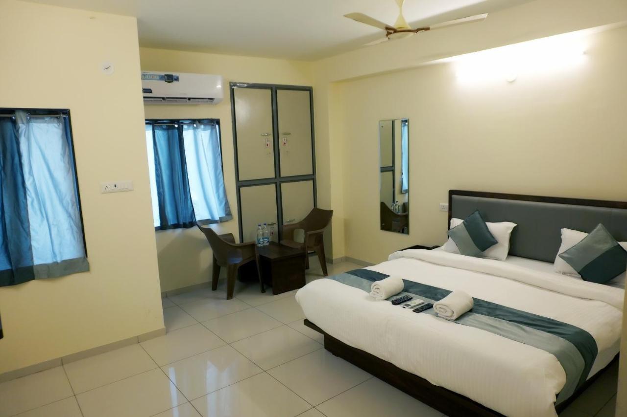 ראג'קוט Hotel Nova Sk מראה חיצוני תמונה
