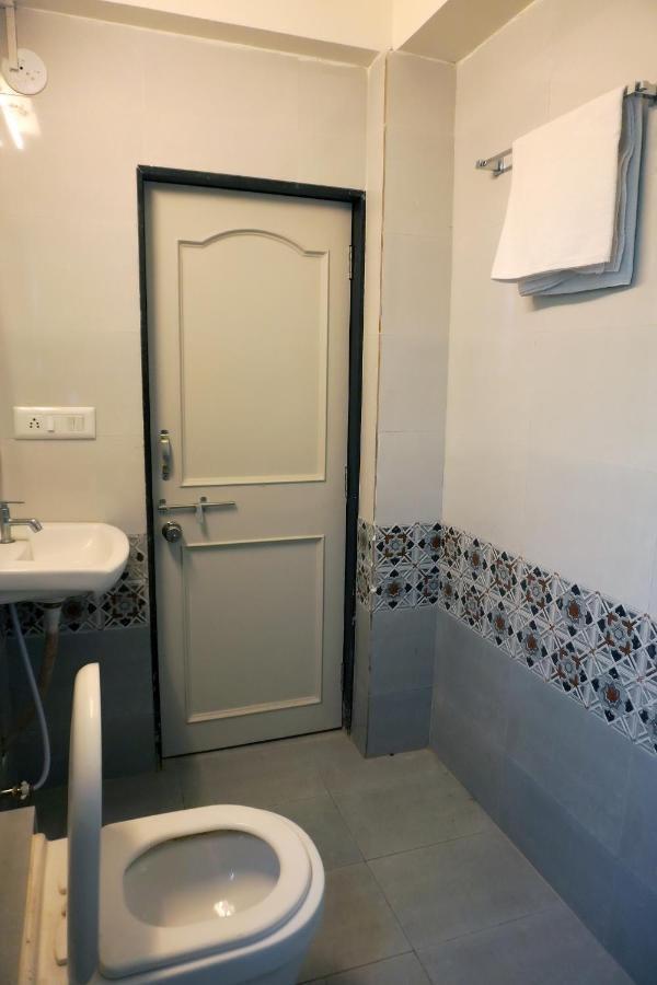 ראג'קוט Hotel Nova Sk מראה חיצוני תמונה